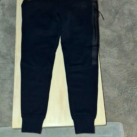 Nike Joggers Black (Like New) - Picture 5 of 16